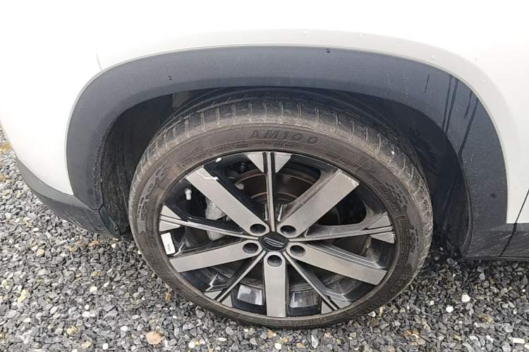 Used Geely Auto icon 2023 1.5TD Chocolate Smoothie Edition Left Front Wheel Hub