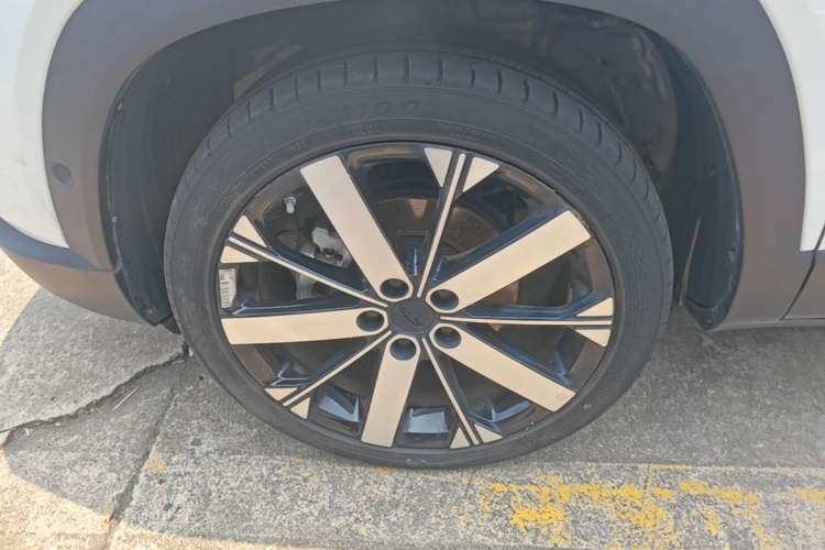 Used Geely Auto icon 2023 1.5TD Chocolate Luxe Edition Left Front Wheel Hub