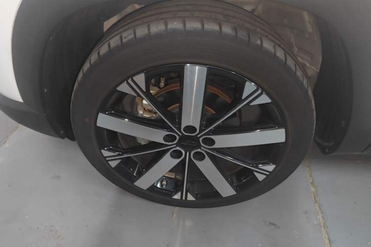 Used Geely Auto icon 2023 1.5TD Chocolate Smoothie Edition Left Front Wheel Hub