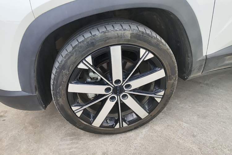 Used Geely Auto icon 2023 1.5TD Chocolate Smoothie Edition Left Front Wheel Hub