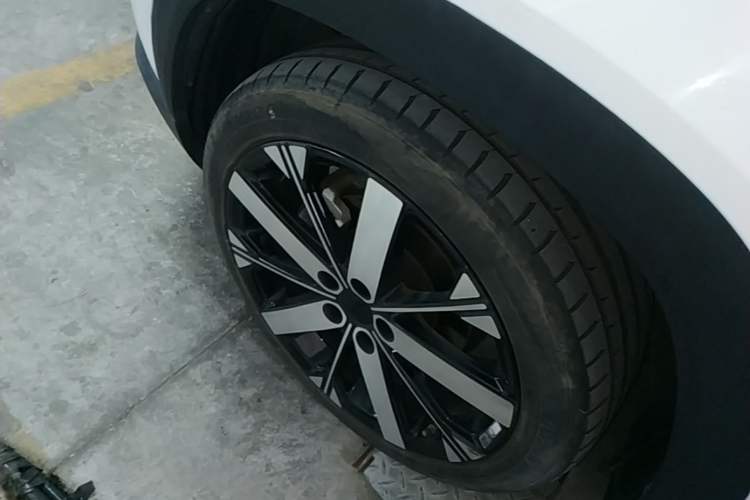 Used Geely Auto icon 2023 1.5TD Chocolate Smoothie Edition Left Front Wheel Hub