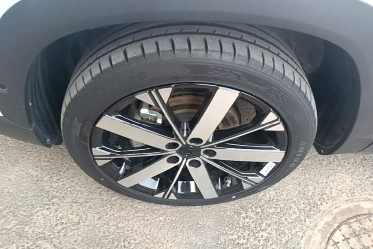 Used Geely Auto icon 2023 1.5TD Chocolate Luxe Edition Left Front Wheel Hub