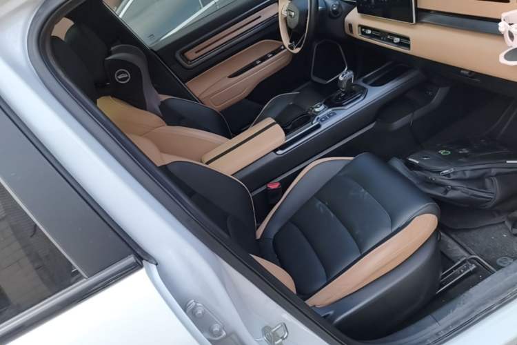 Used Geely Auto icon 2023 1.5TD Chocolate Smoothie Edition Right Front Seat