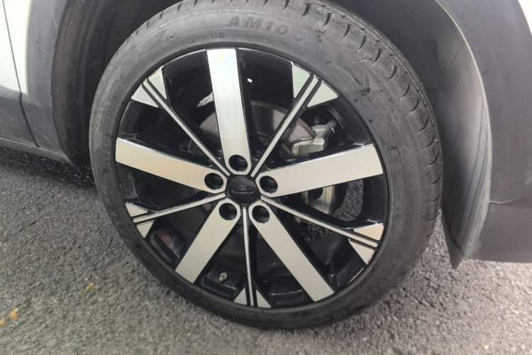 Used Geely Auto icon 2023 1.5TD Chocolate Smoothie Edition Right Front Wheel Hub