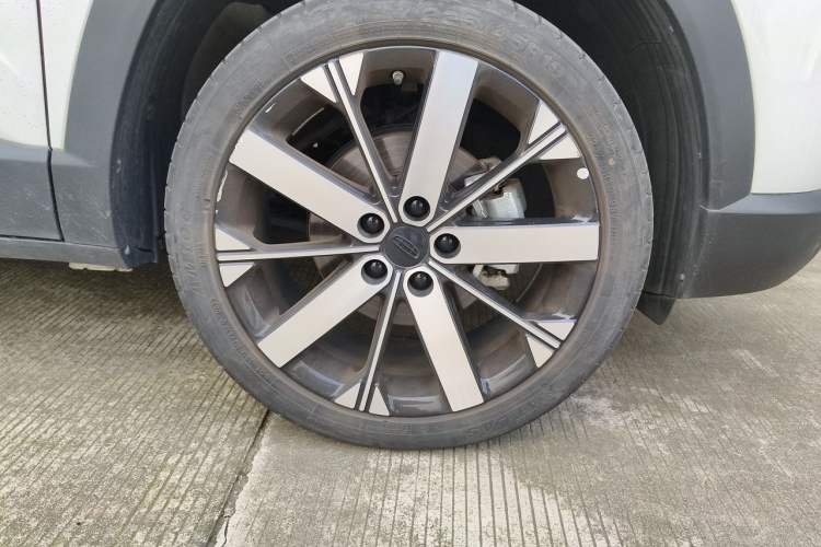 Used Geely Auto icon 2023 1.5TD Chocolate Smoothie Edition Right Front Wheel Hub