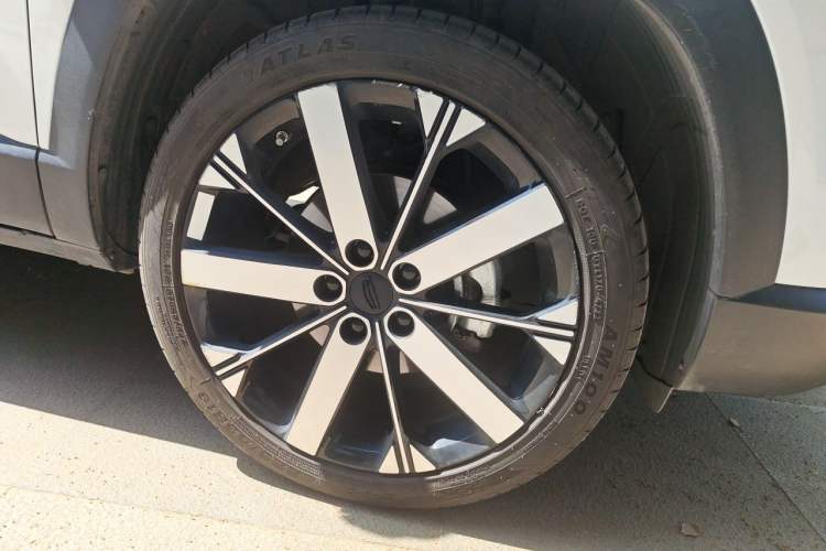 Used Geely Auto icon 2023 1.5TD Chocolate Smoothie Edition Right Front Wheel Hub