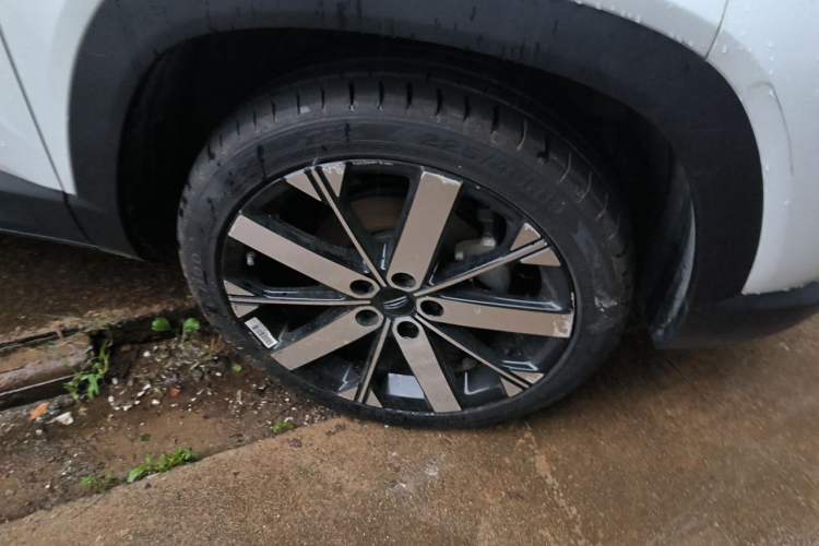 Used Geely Auto icon 2023 1.5TD Chocolate Smoothie Edition Right Front Wheel Hub
