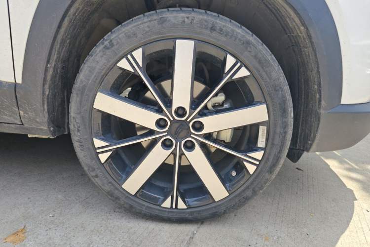 Used Geely Auto icon 2023 1.5TD Chocolate Smoothie Edition Right Front Wheel Hub