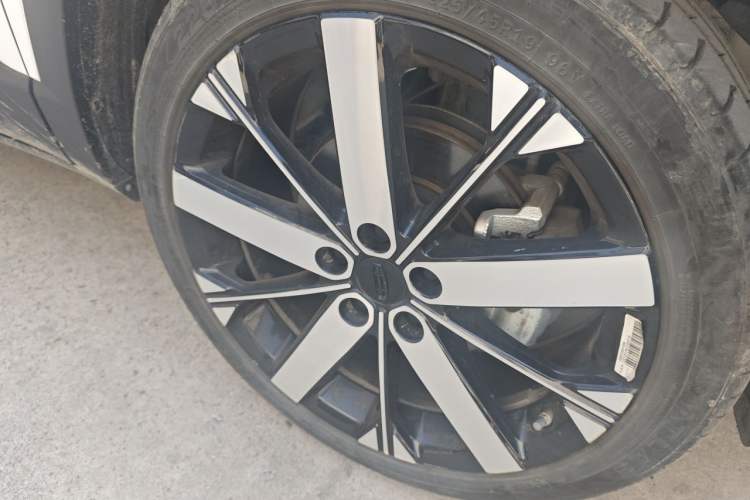 Used Geely Auto icon 2023 1.5TD Chocolate Luxe Edition Right Front Wheel Hub