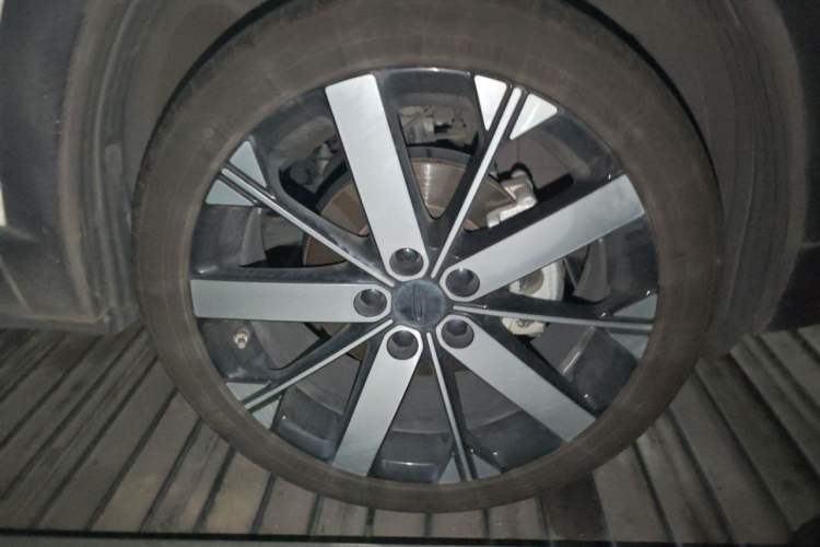 Used Geely Auto icon 2023 1.5TD Chocolate Smoothie Edition Right Front Wheel Hub
