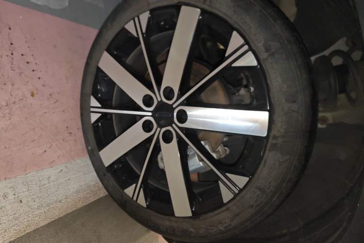 Used Geely Auto icon 2023 1.5TD Star Player Right Front Wheel Hub