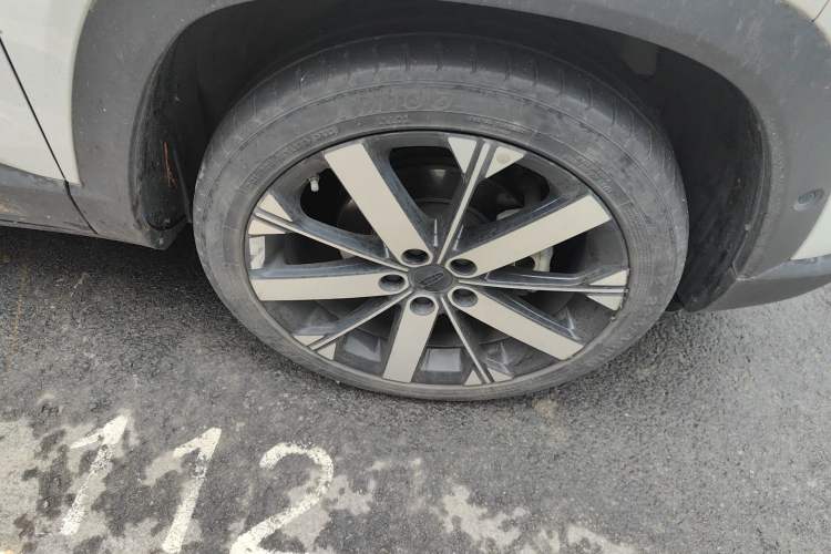 Used Geely Auto icon 2023 1.5TD Chocolate Luxe Edition Right Front Wheel Hub
