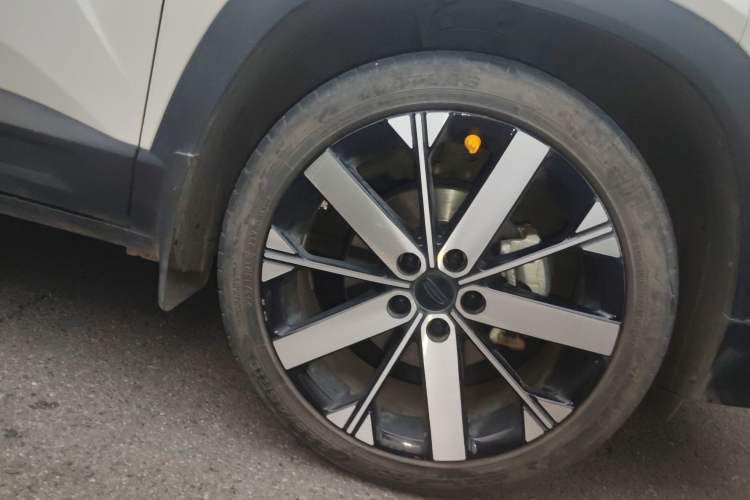 Used Geely Auto icon 2023 1.5TD Chocolate Smoothie Edition Right Front Wheel Hub