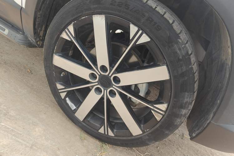 Used Geely Auto icon 2023 1.5TD Chocolate Luxe Edition Right Front Wheel Hub