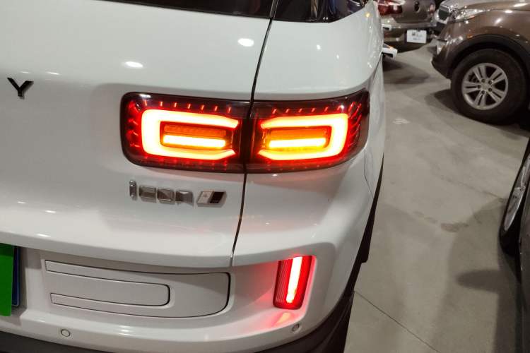 Used Geely Auto icon 2023 1.5TD Chocolate Smoothie Edition Right Rear Taillight