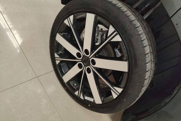 Used Geely Auto icon 2023 1.5TD Chocolate Smoothie Edition Right Rear Wheel Hub