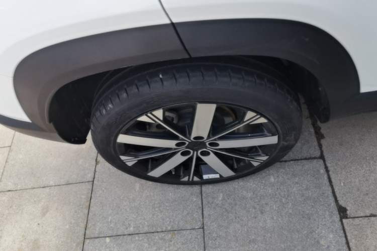 Used Geely Auto icon 2023 1.5TD Chocolate Smoothie Edition Right Rear Wheel Hub
