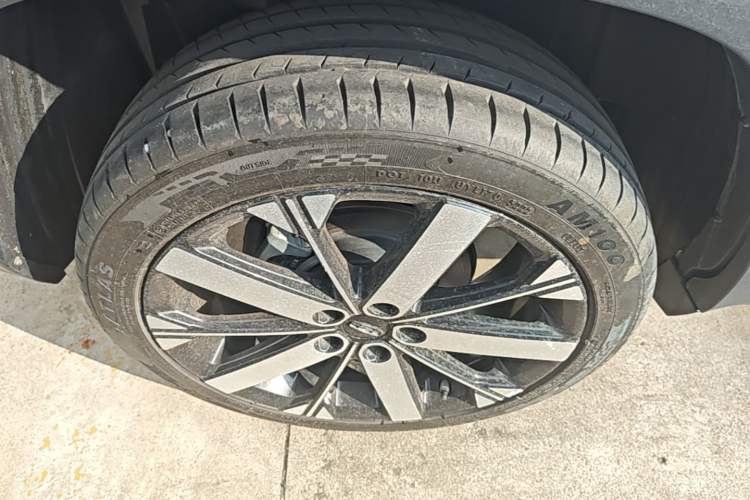 Used Geely Auto icon 2023 1.5TD Chocolate Smoothie Edition Right Rear Wheel Hub