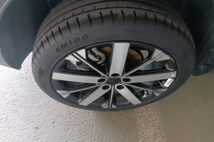 Used Geely Auto icon 2023 1.5TD Chocolate Luxe Edition Right Rear Wheel Hub