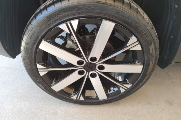 Used Geely Auto icon 2023 1.5TD Chocolate Luxe Edition Right Rear Wheel Hub