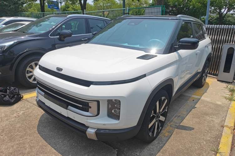 Used Geely Auto icon 2023 1.5TD Chocolate Luxe Edition Guazi used car, China used car export, Used car for sale, Used  cars, Cheapest cars for sale
