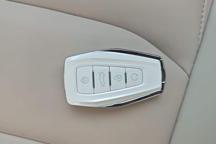 Used Geely Auto icon 2023 1.5TD Chocolate Smoothie Edition Vehicle Key