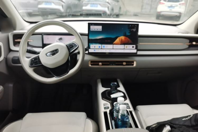 Used Geely Auto icon 2025 Linglong 1.5TD Qingcheng Edition Center Console