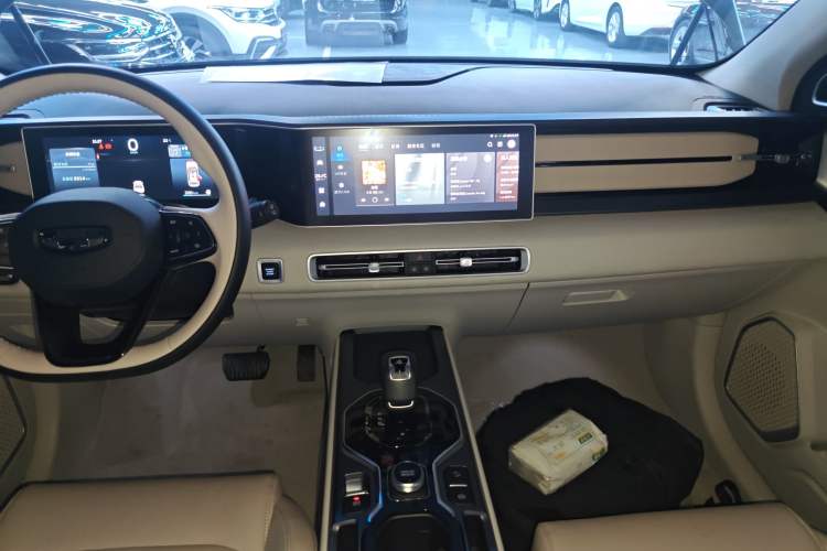 Used Geely Auto icon 2025 Linglong 1.5TD Jinxi Edition Audio And AC Panel