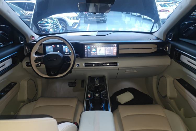 Used Geely Auto icon 2025 Linglong 1.5TD Jinxi Edition Center Console