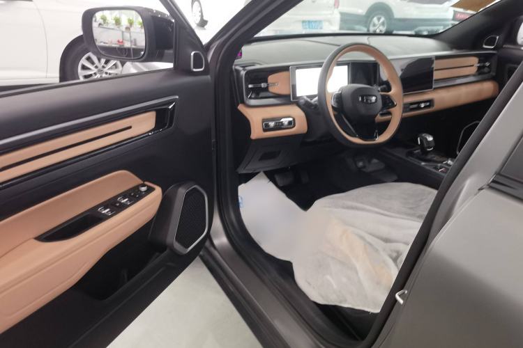 Used Geely Auto icon 2025 Linglong 1.5TD Jinxi Edition Interior 2