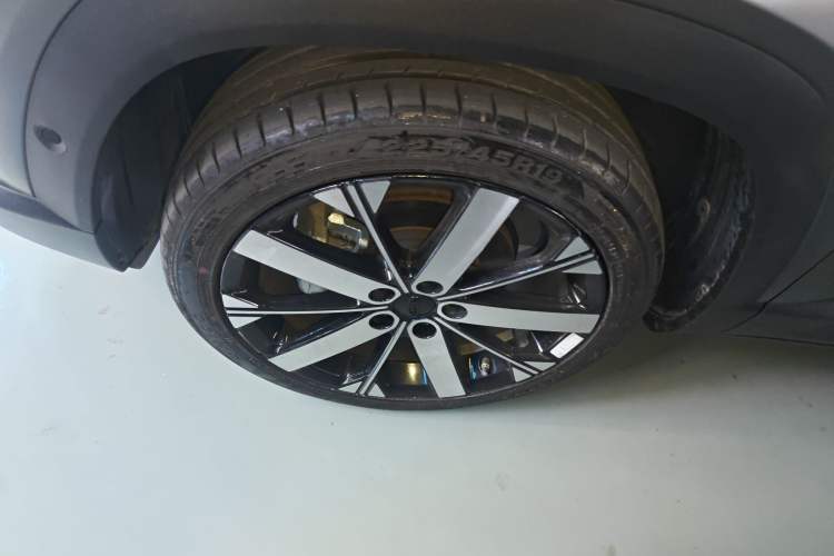 Used Geely Auto icon 2025 Linglong 1.5TD Jinxi Edition Left Front Wheel Hub