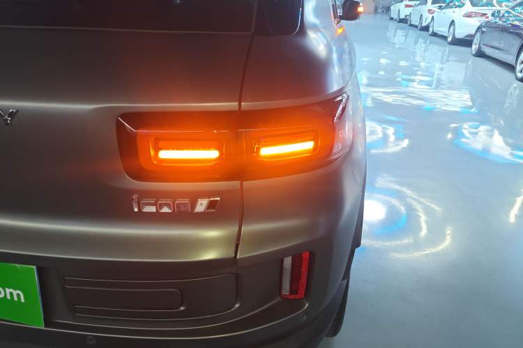 Used Geely Auto icon 2025 Linglong 1.5TD Jinxi Edition Right Rear Taillight