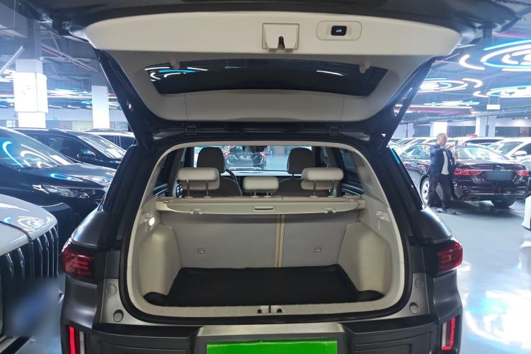 Used Geely Auto icon 2025 Linglong 1.5TD Jinxi Edition Trunk