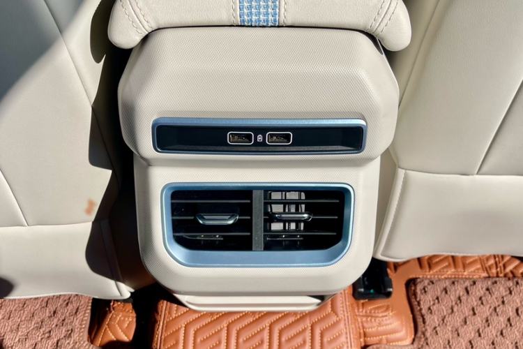 Used Geely Auto icon 2025 Linglong 1.5TD Ruyi Edition Interior 9