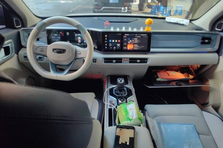 Used Geely Auto icon 2025 Linglong 1.5TD Ruyi Edition Center Console