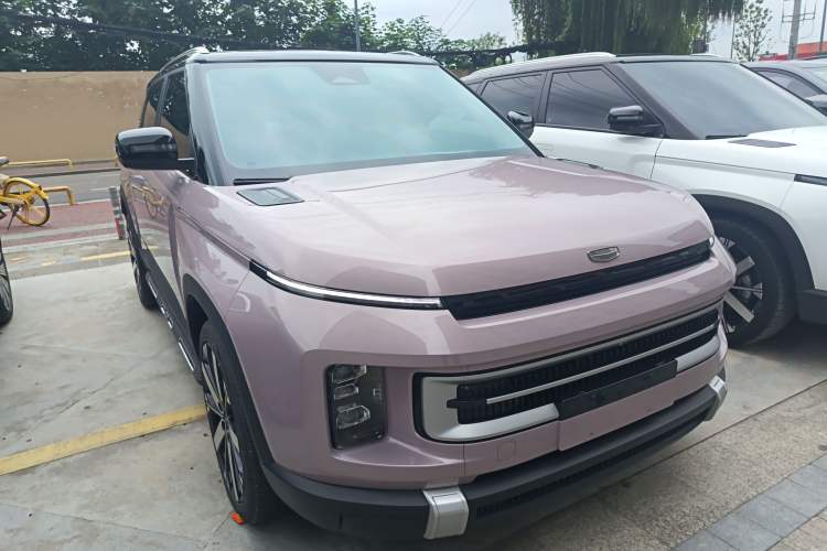 Used Geely Auto icon 2025 Linglong 1.5TD Ruyi Edition Front Right 45 Deg