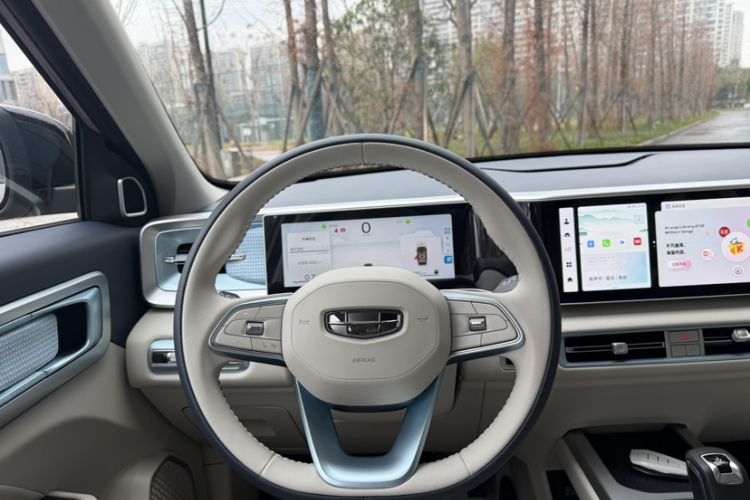 Used Geely Auto icon 2025 Linglong 1.5TD Ruyi Edition Interior 2
