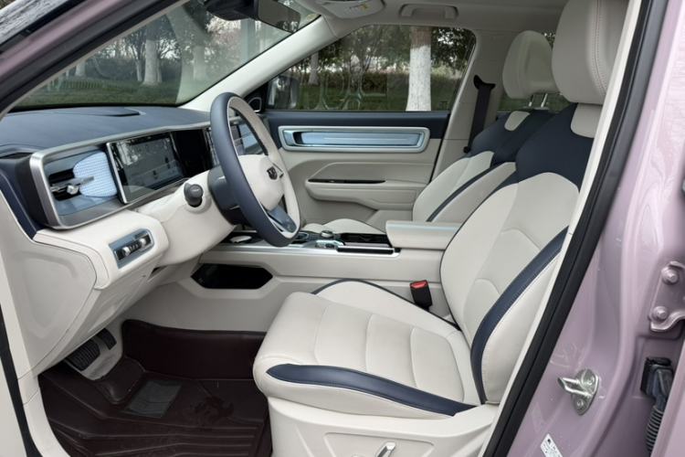 Used Geely Auto icon 2025 Linglong 1.5TD Ruyi Edition Interior 5