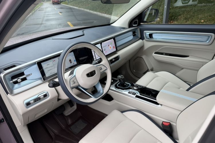 Used Geely Auto icon 2025 Linglong 1.5TD Ruyi Edition Interior 6