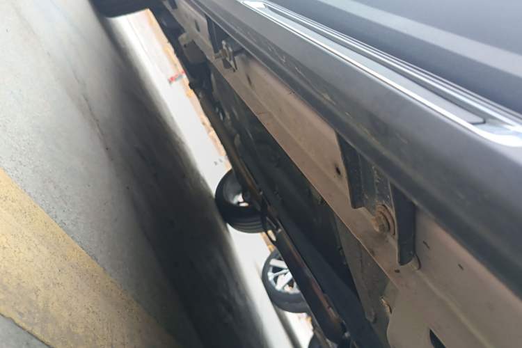 Used Geely Auto icon 2025 Linglong 1.5TD Ruyi Edition Right Side Sill