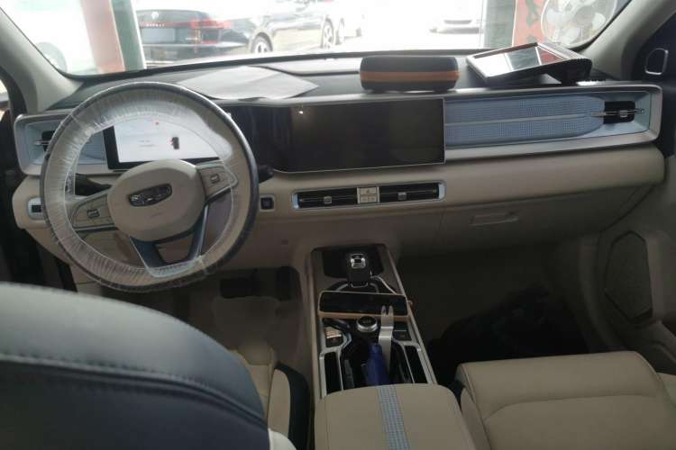 Used Geely Auto icon 2025 Linglong 1.5TD Ruyi Edition Interior 2