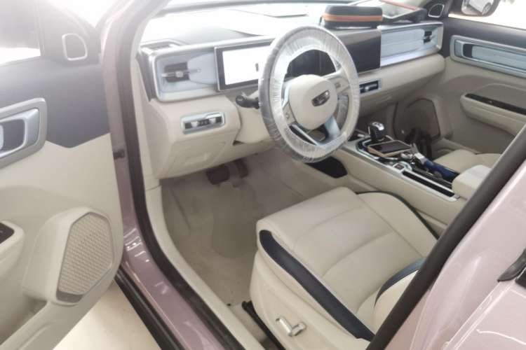 Used Geely Auto icon 2025 Linglong 1.5TD Ruyi Edition Interior 3