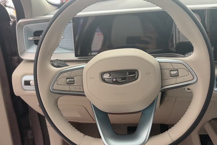 Used Geely Auto icon 2025 Linglong 1.5TD Ruyi Edition Interior 4