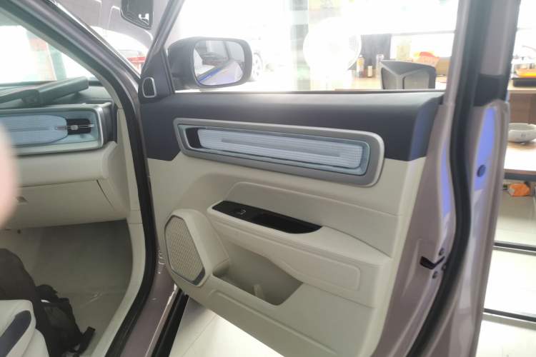 Used Geely Auto icon 2025 Linglong 1.5TD Ruyi Edition Interior 5