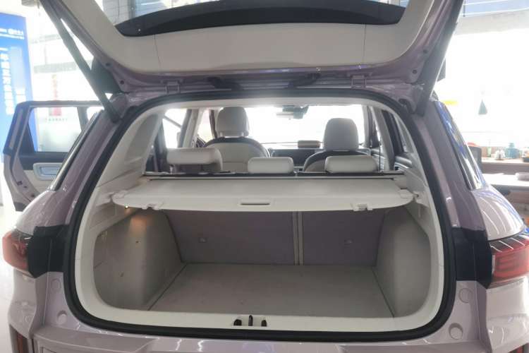 Used Geely Auto icon 2025 Linglong 1.5TD Ruyi Edition Trunk