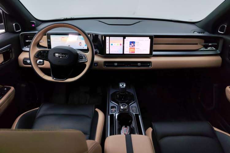 Used Geely Auto icon 2025 Linglong 1.5TD Jinxi Edition Center Console