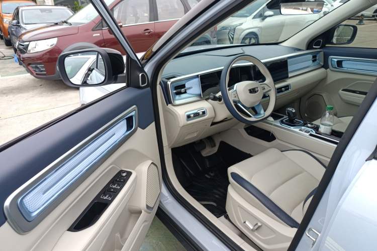 Used Geely Auto icon 2025 Linglong 1.5TD Ruyi Edition Interior 3