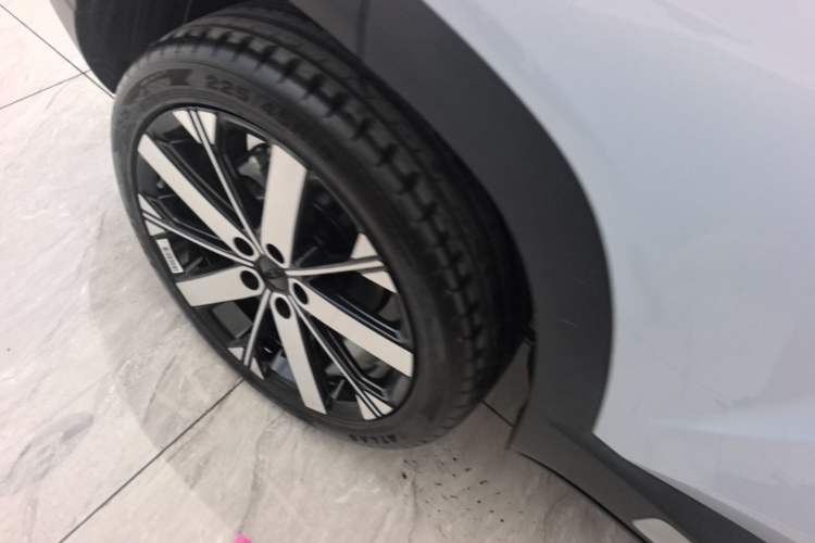 Used Geely Auto icon 2025 Linglong 1.5TD Ruyi Edition Right Rear Wheel Hub