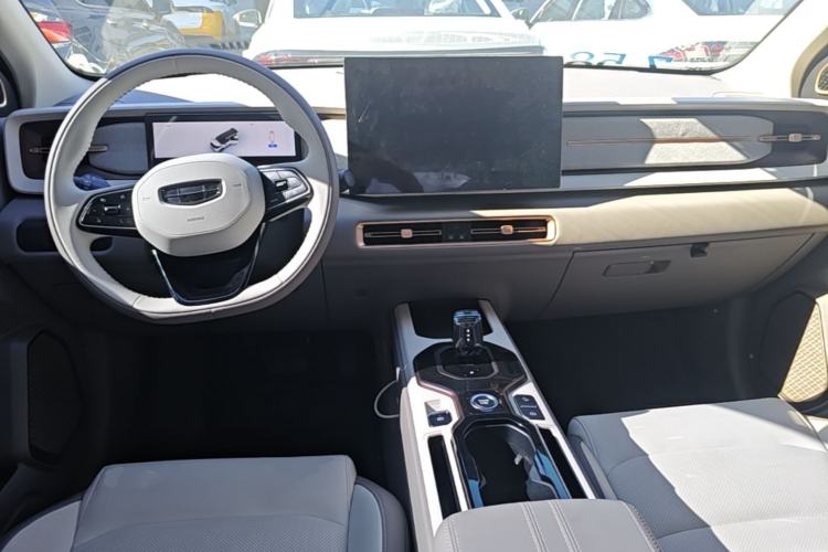 Used Geely Auto icon 2025 Linglong 1.5TD Jinxi Edition Center Console