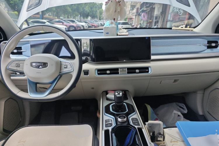 Used Geely Auto icon 2025 Linglong 1.5TD Ruyi Edition Center Console